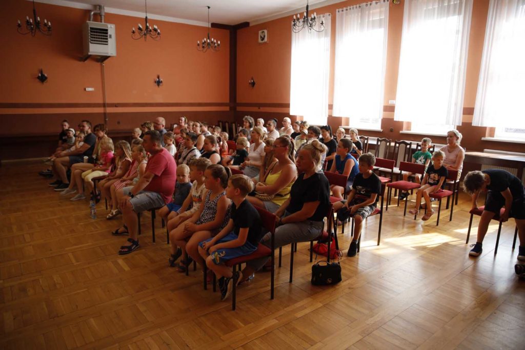 teatrzyk Zielony melonik z interakcyjnym przedstawieniem dla dzieci pt. „Kot w butach