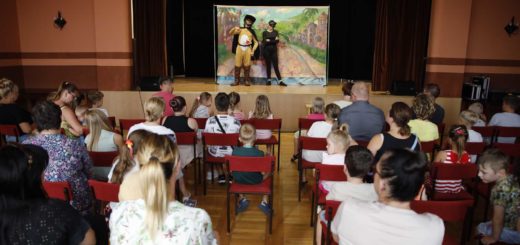 teatrzyk Zielony melonik z interakcyjnym przedstawieniem dla dzieci pt. „Kot w butach