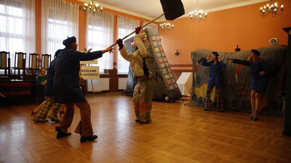 spektakl „Teatru Ewolucji Cienia” z Poznania