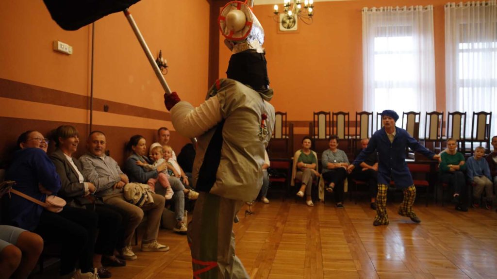 spektakl „Teatru Ewolucji Cienia” z Poznania