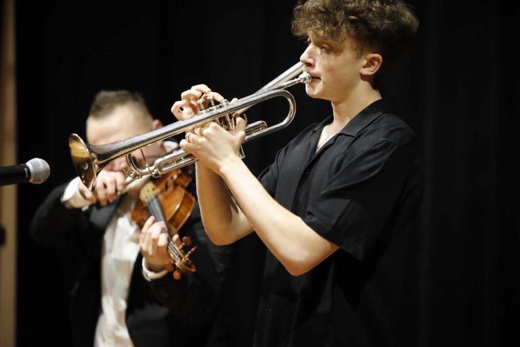 MIŁOŚĆ CZY ZAKOCHANIE – HISTORIE MIŁOSNE, taki właśnie tytuł miał koncert zorganizowany przez MGOK