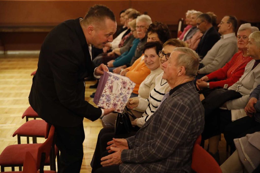 MIŁOŚĆ CZY ZAKOCHANIE – HISTORIE MIŁOSNE, taki właśnie tytuł miał koncert zorganizowany przez MGOK